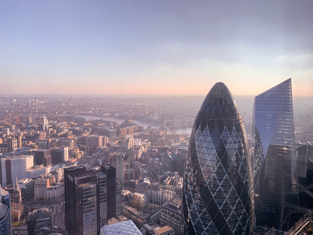L’or atteint son plus haut niveau depuis près de deux semaines en raison des problèmes liés au Brexit et de la faiblesse du dollar.
