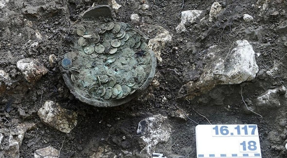Un archéologue amateur découvre par hasard un trésor