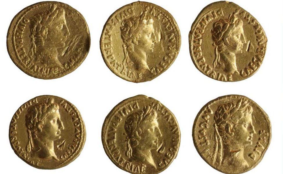La découverte d’un trésor de pièces d’or romaines