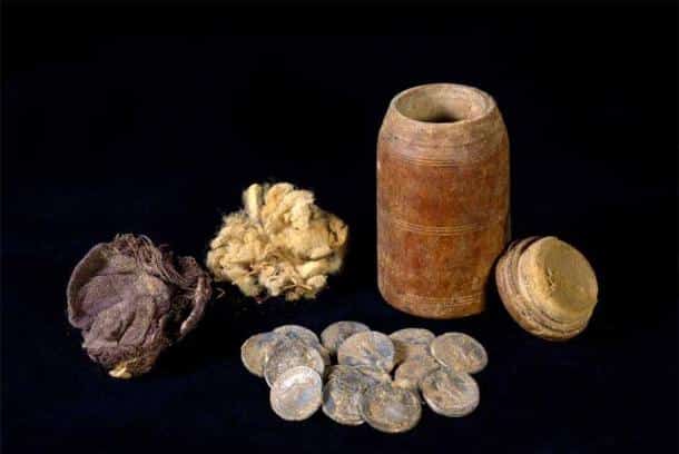Des pièces frappées par le roi Ptolémée VI
