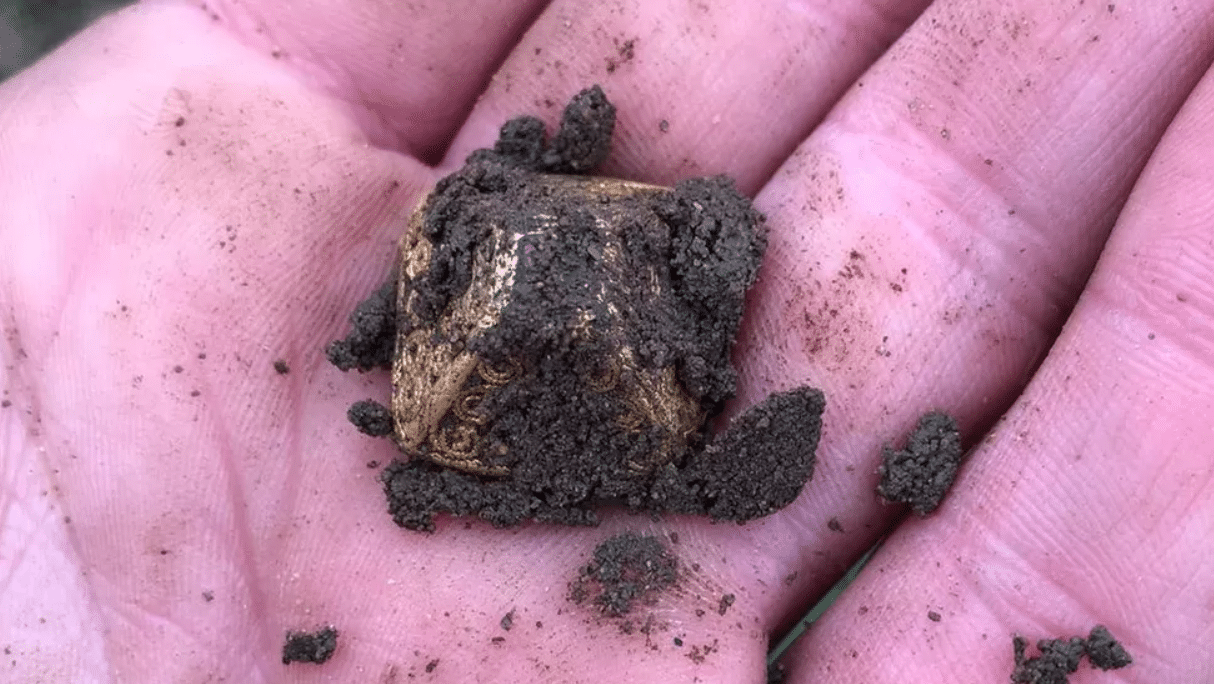 Un détectoriste du Suffolk trouve une pyramide d’or